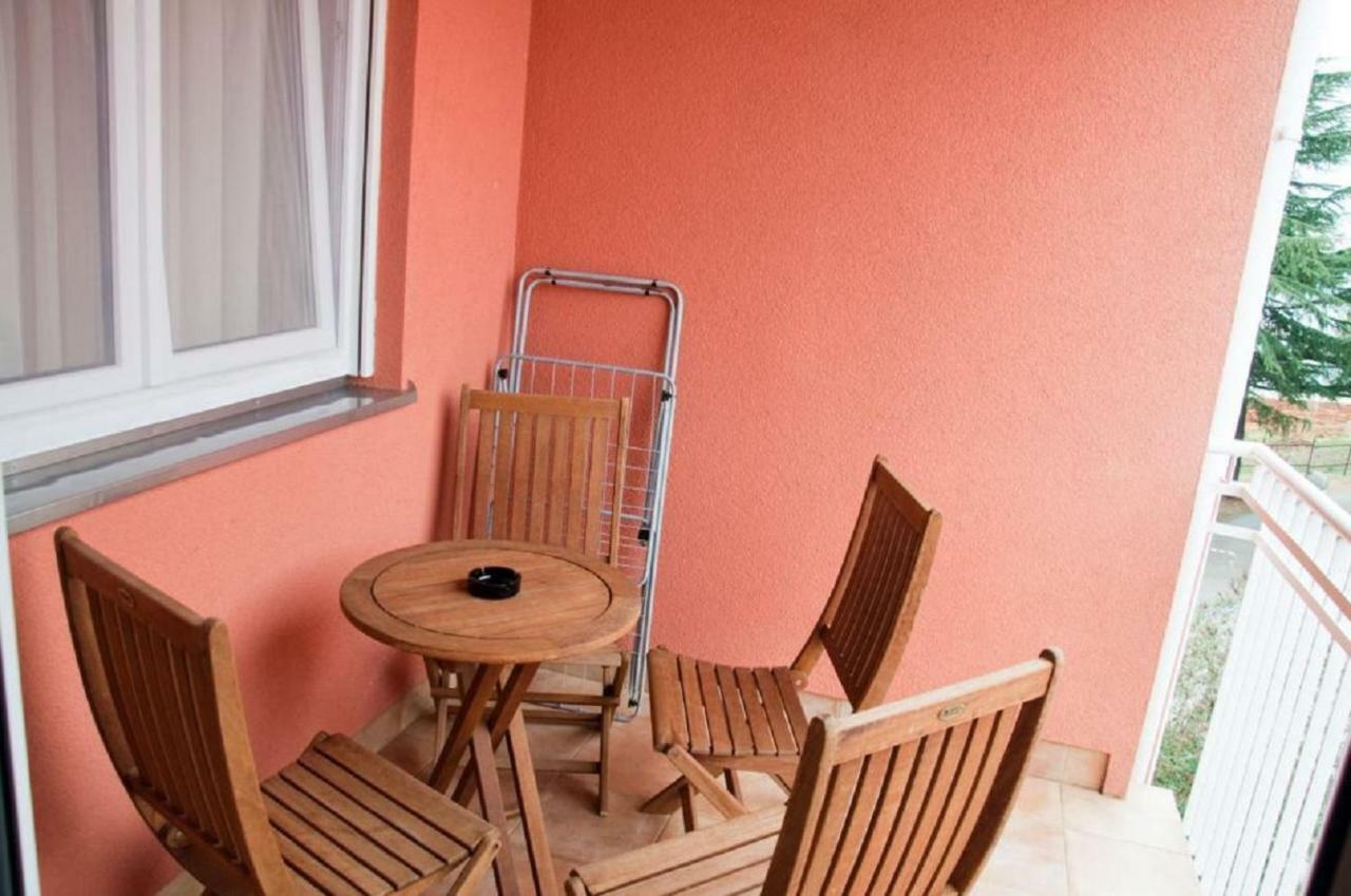 Roza Apartment Novigrad Istria Buitenkant foto